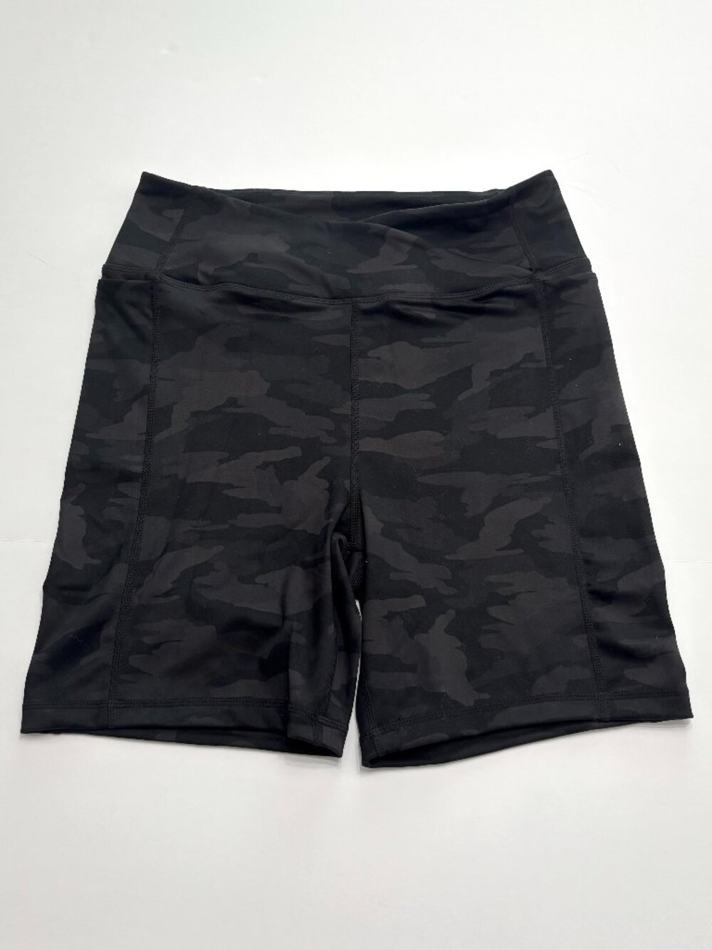 NWOT Danskin Women's Black Camo Bike Shorts Size Large
